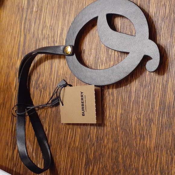 BURBERRY NWT Black Light Gold Ladies Q Studded Leather Alphabet Charm - Picture 2 of 2